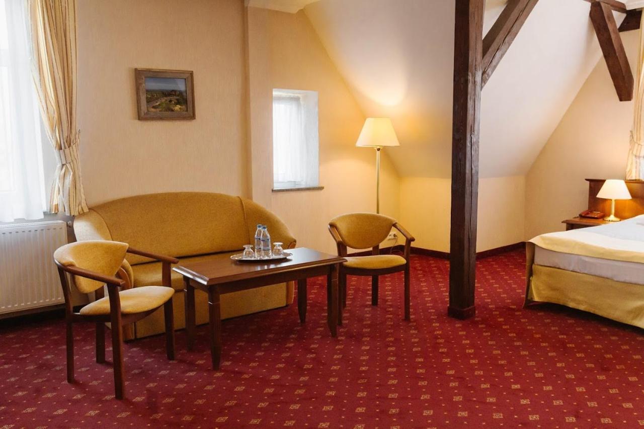 Hotel Jakub Sobieski Oława Exterior foto