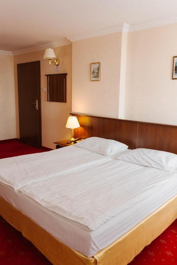 Hotel Jakub Sobieski Oława Exterior foto
