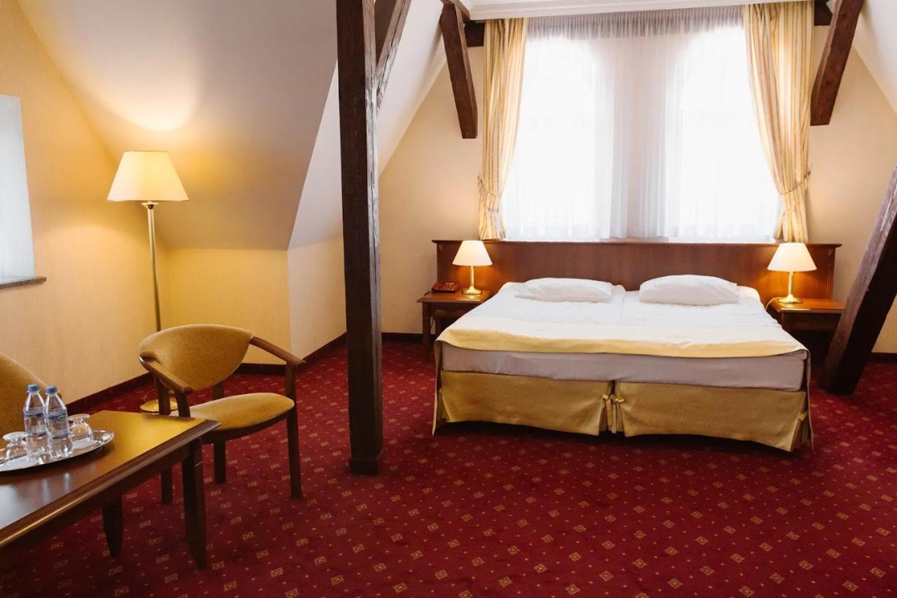 Hotel Jakub Sobieski Oława Exterior foto